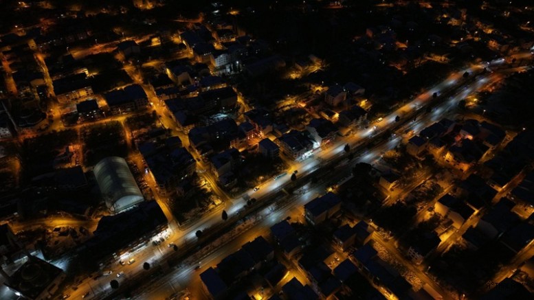 Gemlik Belediyesi’nden Çevre Yolu İlerisine Modern Aydınlatma