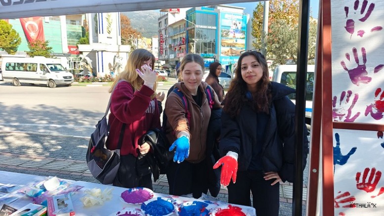 Gemlik Kent Konseyi Kadın Meclisi'nden 25 Kasım Farkındalık Etkinliği