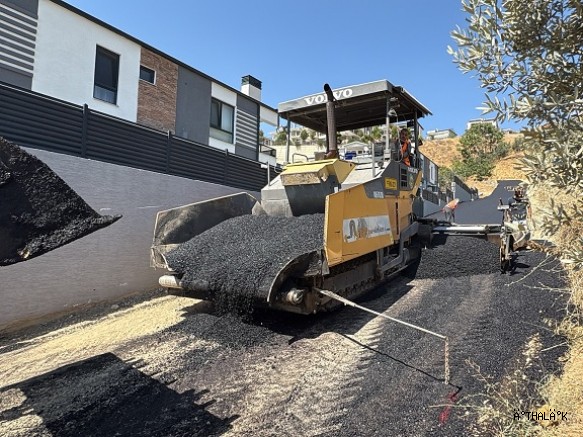 Gemlik’te Asfalt Atağı Umurbey’de Devam Ediyor