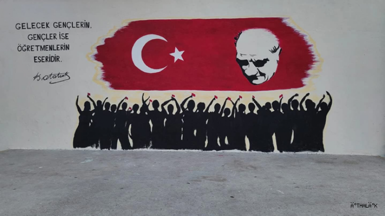 Gemlik'te Bir Atıl Duvar Daha Sanatla Güzelleşti 