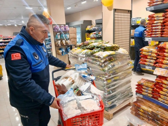 Gemlik'te Bozuk Ürün Satan Marketler Zabıtaya Takıldı