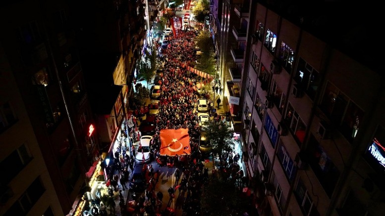 Gemlik’te Cumhuriyet Coşkusu Kortej Yürüyüşüyle Zirveye Ulaştı