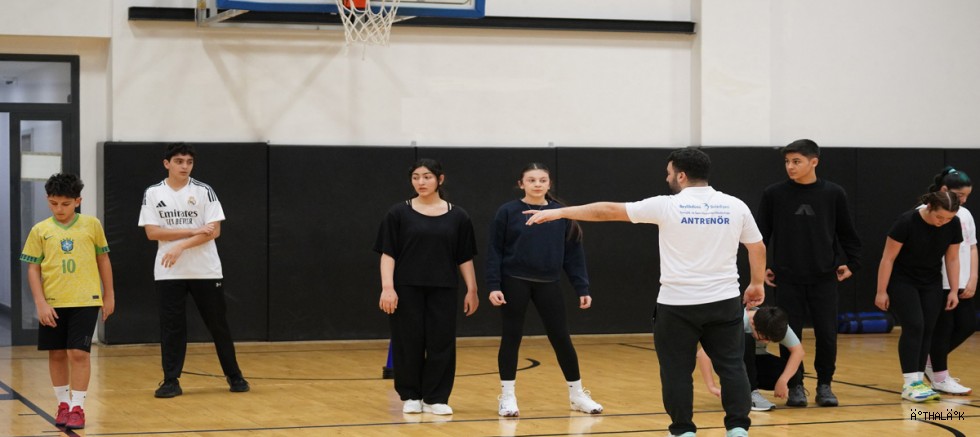 Gençlere Spor Akademisi Yolunda Ücretsiz Destek