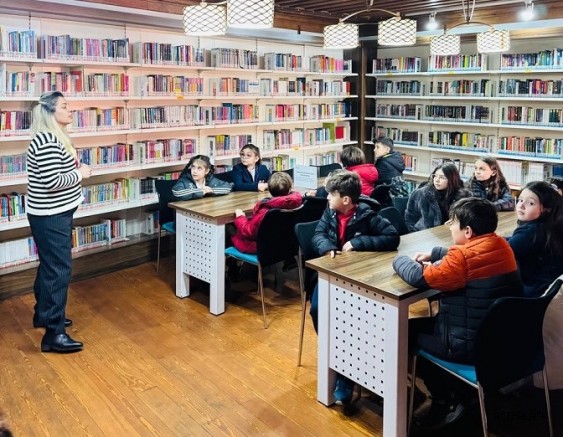 Gökkuşağı Koleji'nden Kitap Bağışı