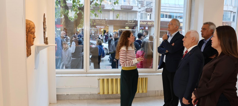 "Gözlerimin Önündesin" Sanatseverleri Ağırlıyor