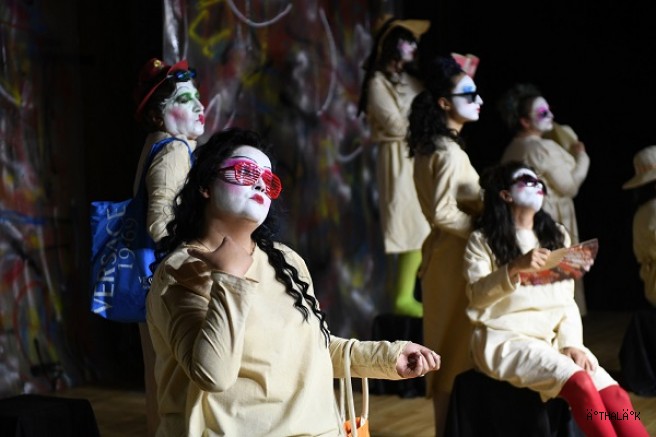 ‘Hiç Kimsenin Hikayesi’ Oyunu Osmangazi’de Sahnelendi