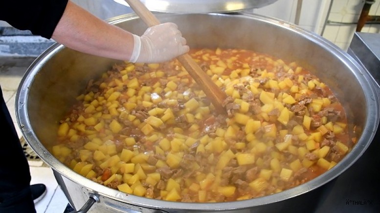  İznik Belediyesi’nden 365 Gün Sıcak Yemek Desteği