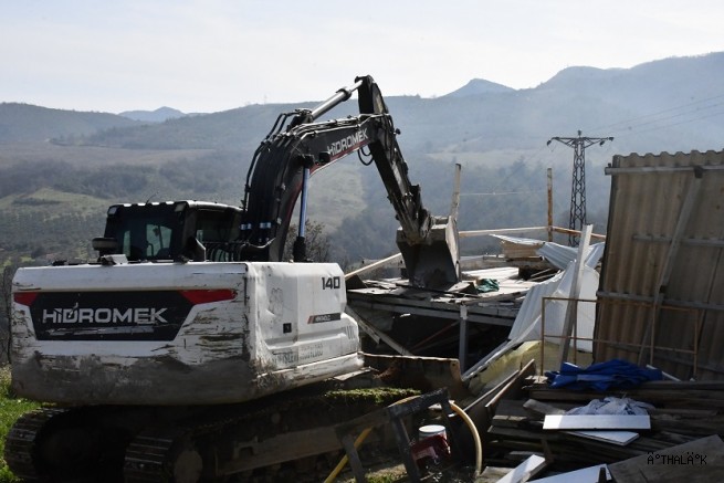 İznik Belediyesi Tarım Arazilerindeki Kaçak Yapılara Karşı Harekete Geçti