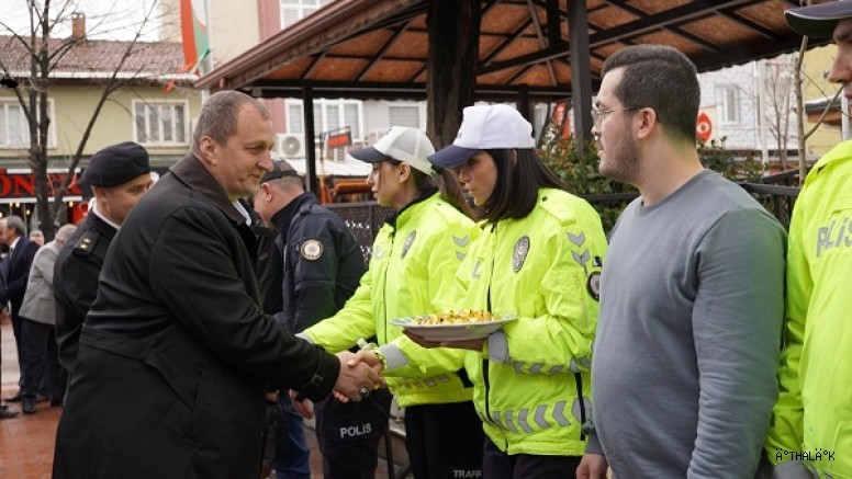 İznik’te Ramazan Bayramı Dolayısıyla Bayramlaşma Töreni Gerçekleştirildi.