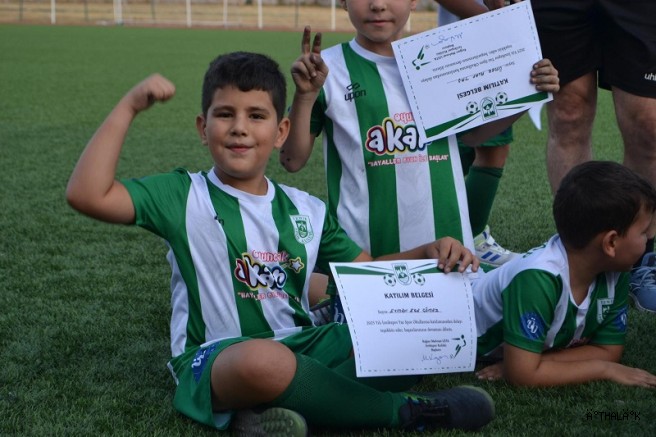 İznikspor Yaz Futbol Okulu’nda Sertifika Heyecanı