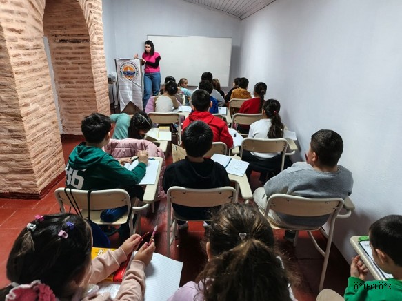 Kadın ve Çocuk Dayanışma Merkezi’nde İngilizce Derslerine Yoğun İlgi