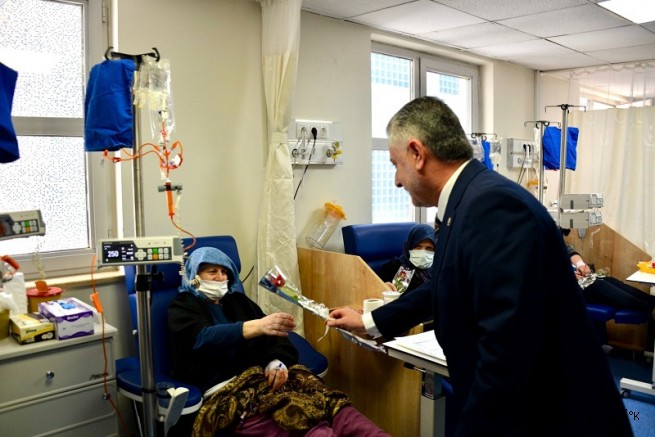 Kanser Haftası’nda Onkoloji Hastalarına Moral Ziyareti