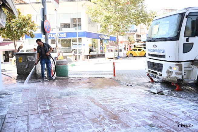 Karacabey Belediyesi’nden Ana Arterlerde Yoğun Temizlik Mesaisi