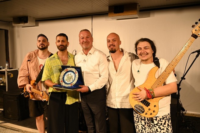 Karacabey Belediyesi’nden Yeniköy’de Bayram Coşkusu