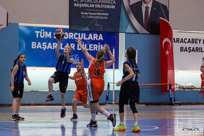 Karacabey Belediyespor’un Minik Perileri Finalde