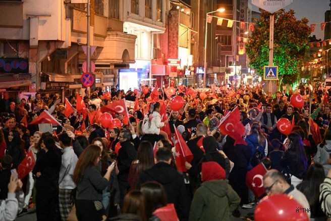 Karacabey'de Cumhuriyet Coşkusu Sokaklara Taştı