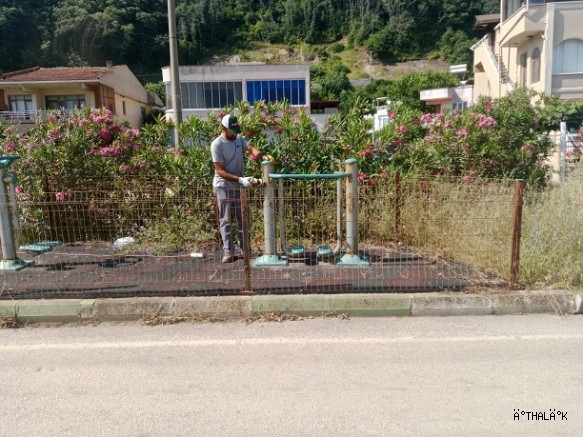 Karacabey’de Parklar Güzelleşiyor, Spor Aletleri Yenileniyor