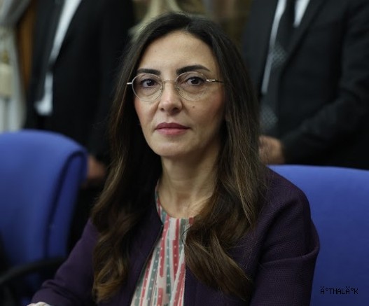 Kayışoğlu: Halk Açken Şatafatlı Toplantılara Karşıyız