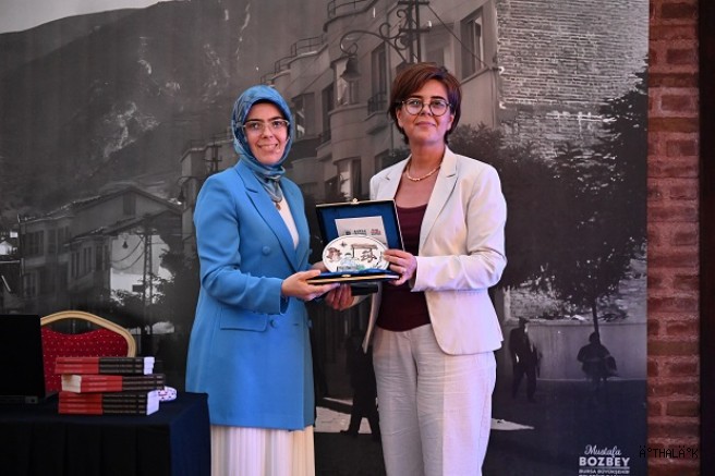 ‘Kent Tarihi Söyleşileri’nin Son Konuğu Ayşe Özkan Emanet Oldu