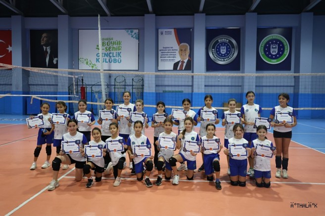 Kış Spor Okulları'nda Sertifika Heyecanı