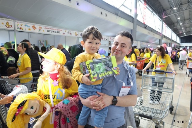 LÖSEV İyilikler Çarşısı Bursa'da Açıldı