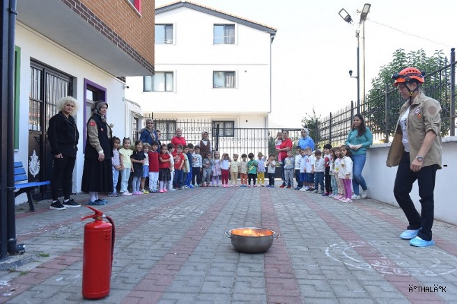 Minik İtfaiyeciler Göz Doldurdu