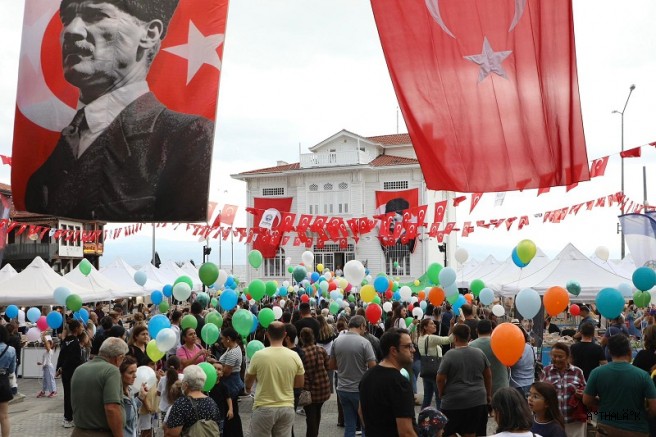 Mudanya 7. Kitap Fuarı'nda Ali Demir'e Sürpriz Kutlama