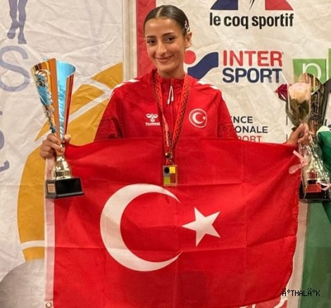 Nazmiye Ak Dünya Üçüncüsü