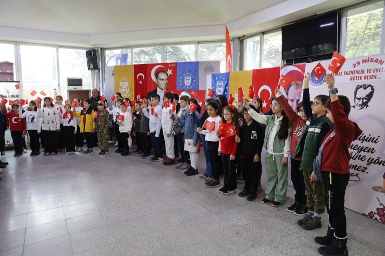 Miniklerden İç Isıtan 23 Nisan Kutlaması