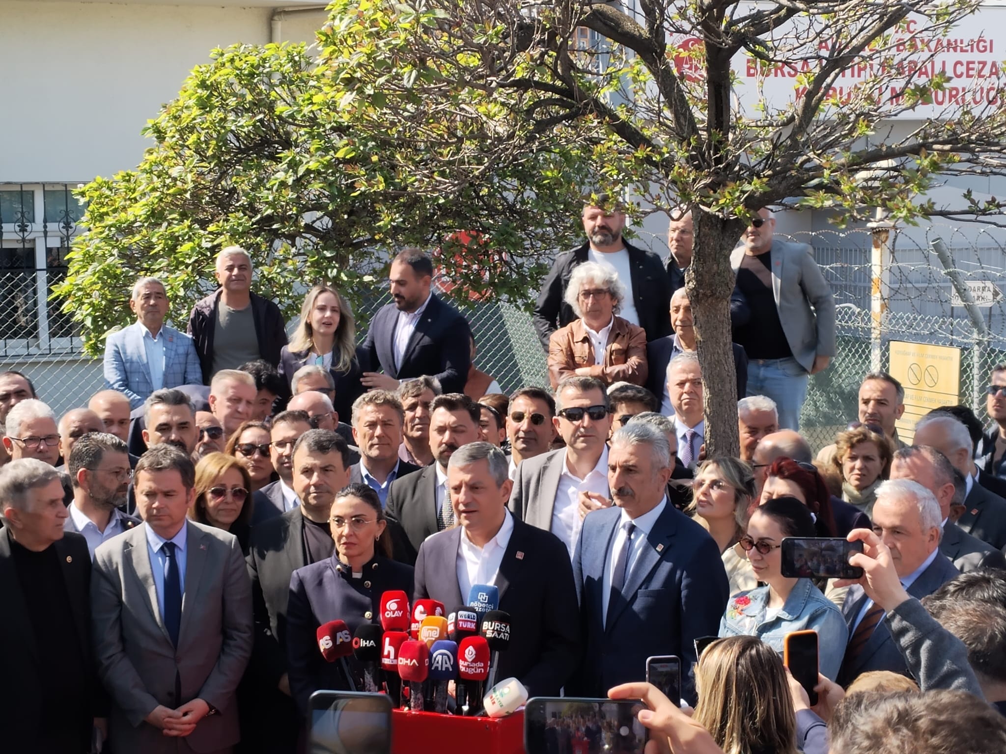 Özgür Özel’den Bursa’da Sert Açıklamalar:  "Bursa’nın İradesine Çöktüler!"