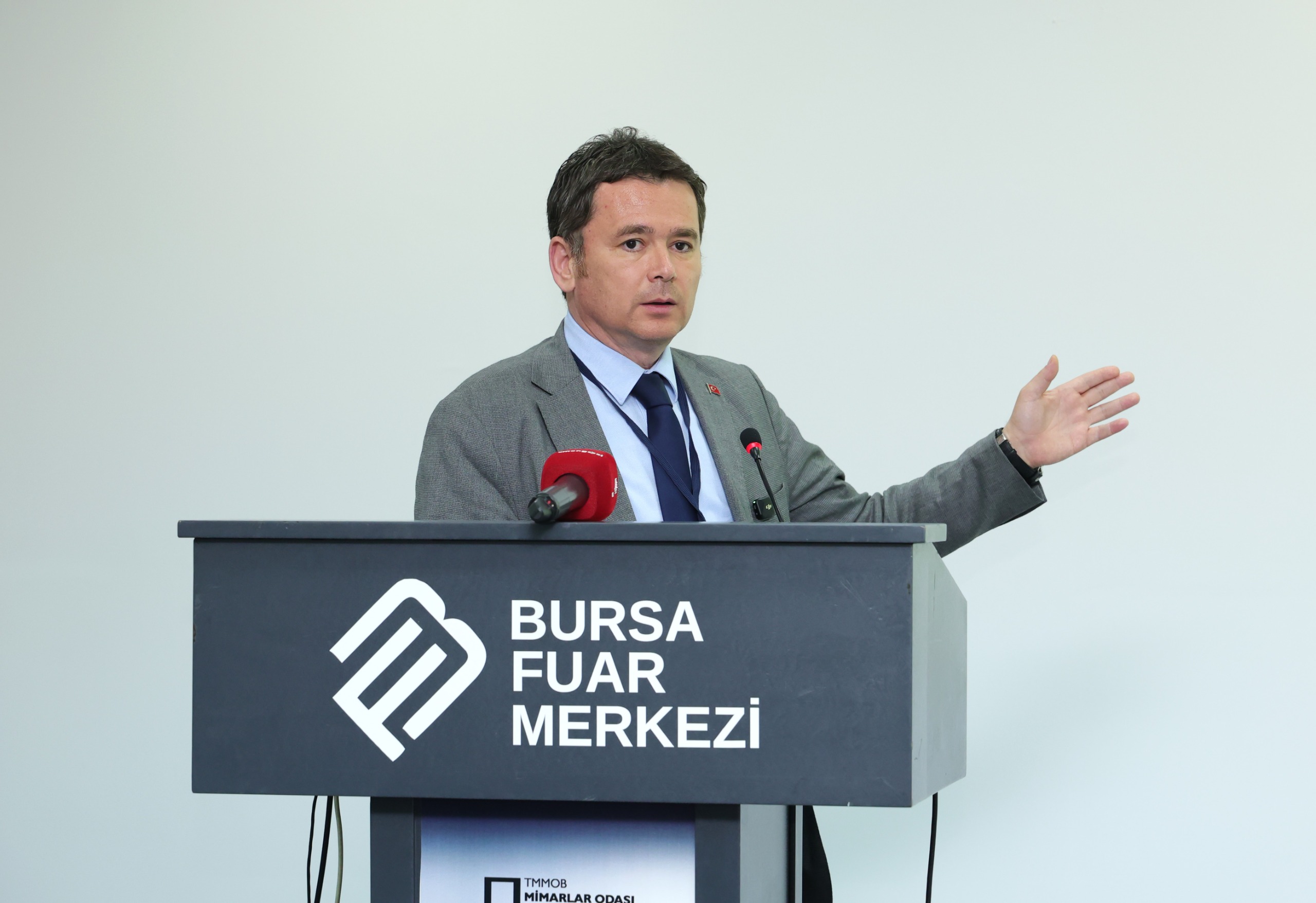 Başkan Erkan Aydın Projelerini Uluslararası Kongrede Tanıttı