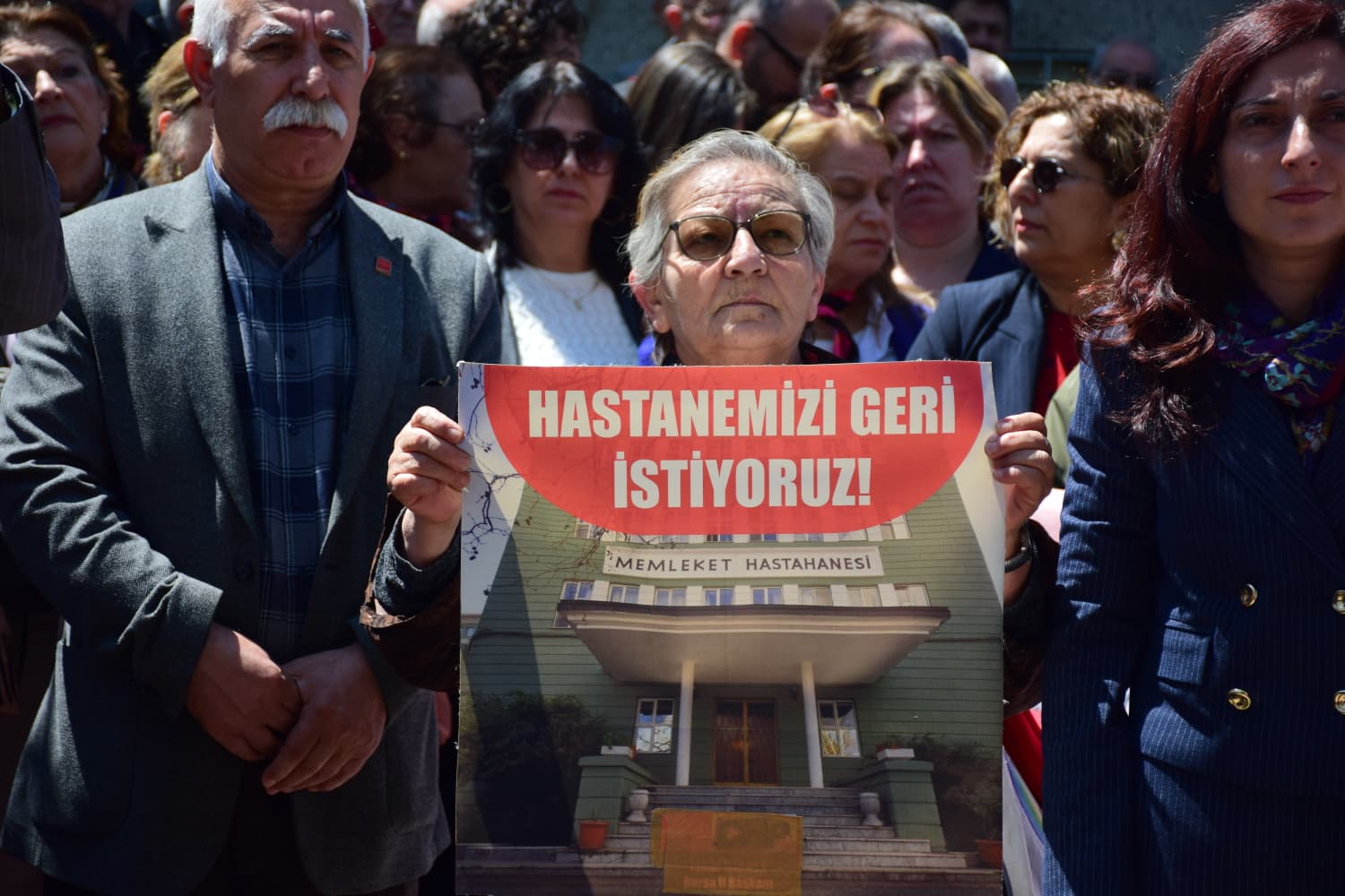 CHP Bursa'dan Sağlık Alanlarının Özelleştirmesine Tepki: Halkın Yakasından Düşün!