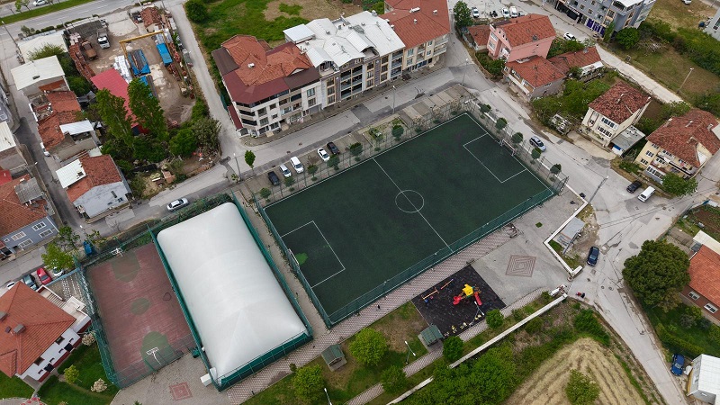 Gemlik’te Halı Sahalar Yenilendi