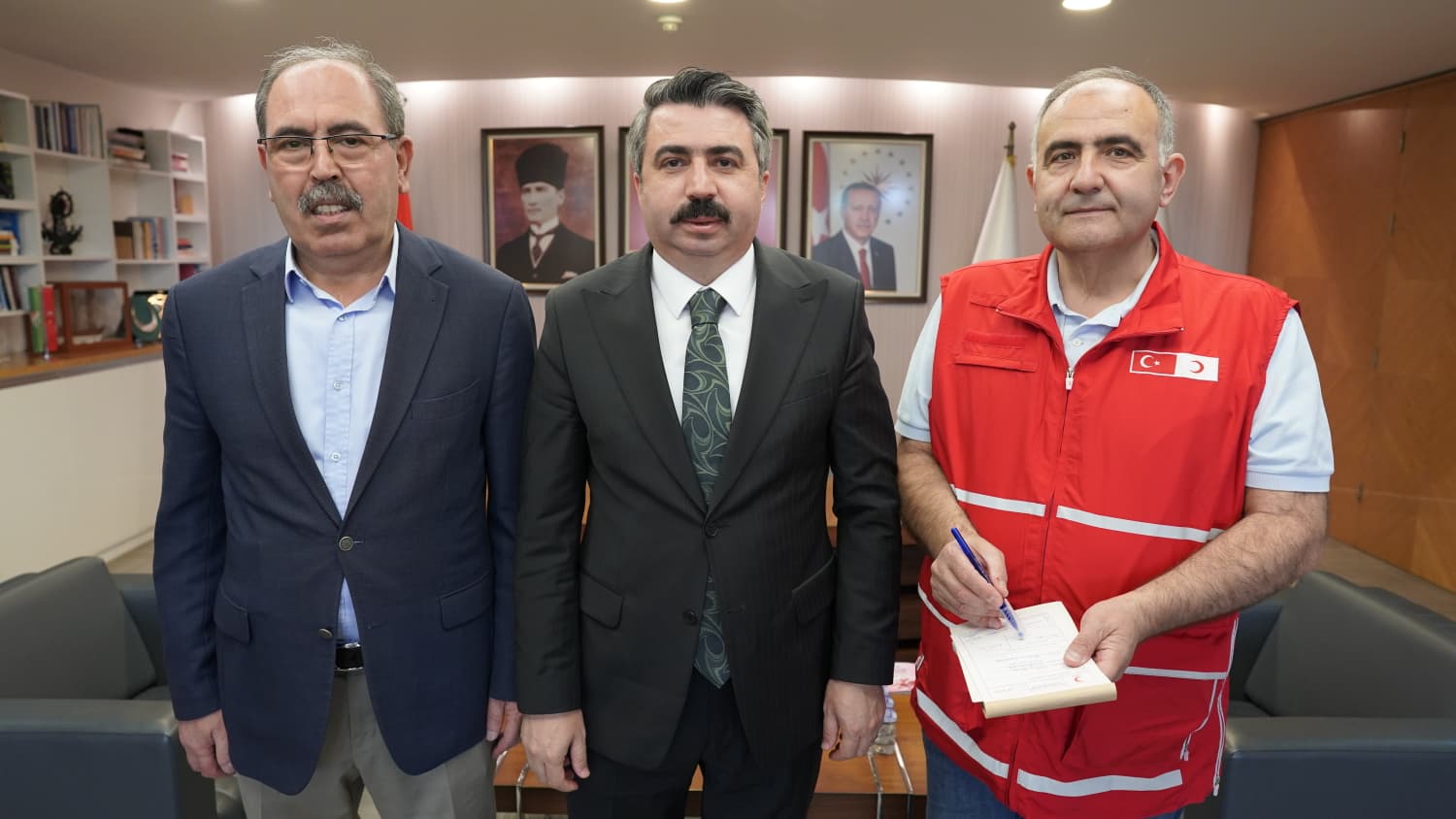 Yıldırım Belediye Başkanı Oktay Yılmaz Kurban Vekaletini Kızılay´a verdi