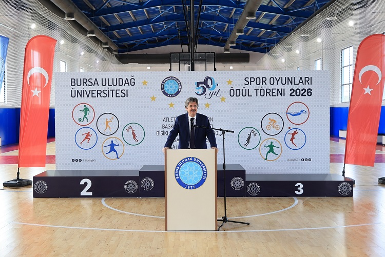 BUÜ Spor Oyunları’nda Şampiyonlar Kürsüye Çıktı