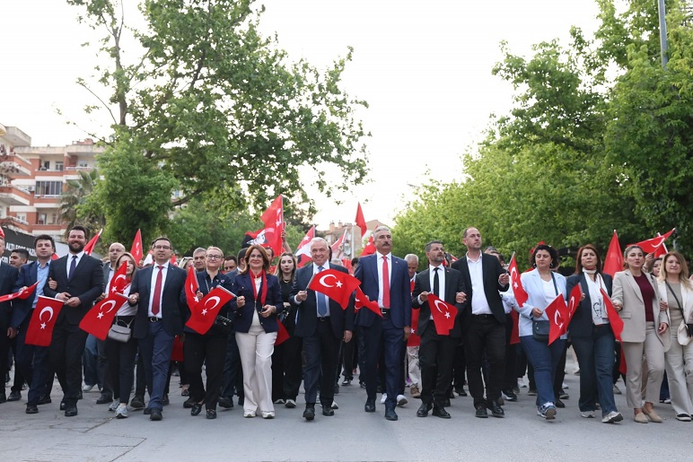 Nilüfer’de Vatandaşlar Cumhuriyet İçin Yürüdü