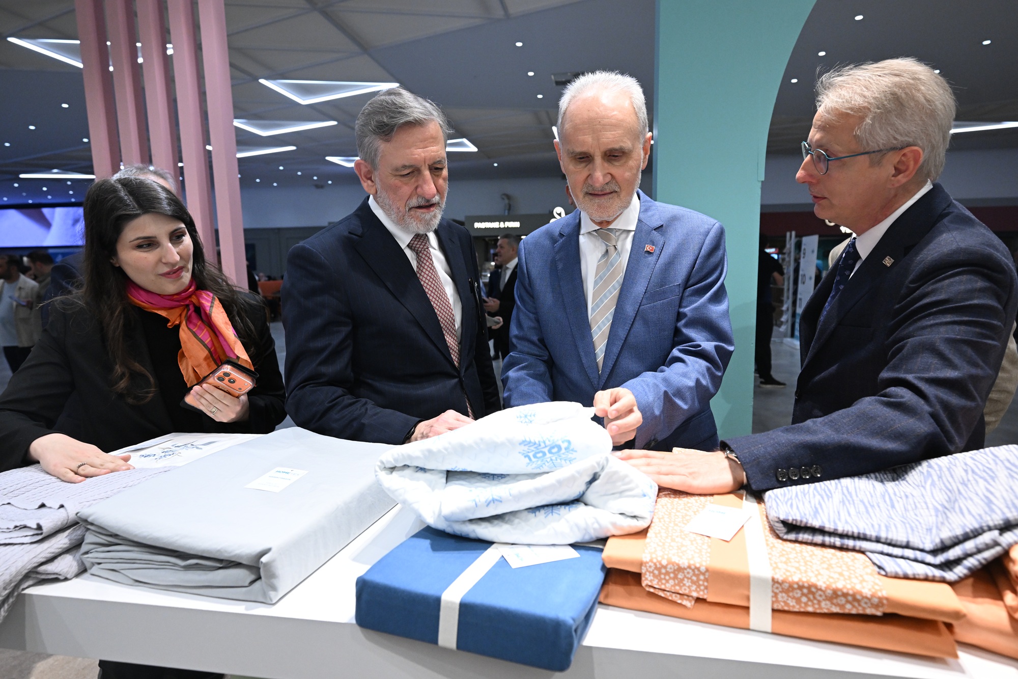HOMETEX Ziyaretçilerini Ağırlamaya Devam Ediyor