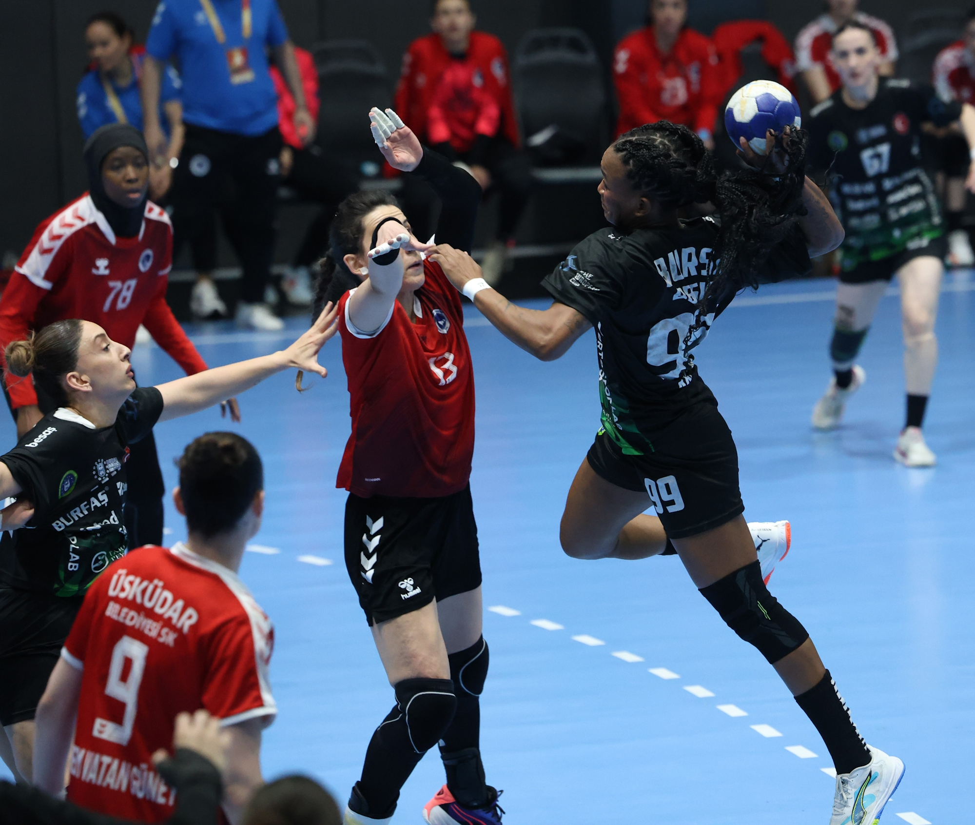 Bursa Büyükşehir Belediyespor Sezonun Üçüncü Kupasına da Kavuştu