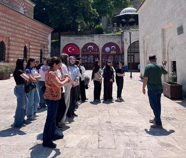 Yıldırımlı Gençler Tarihi Yerinde Keşfediyor