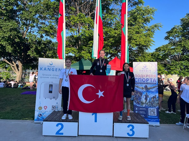 Yıldırımlı Genç Yüzücüler Türkiye'nin Gururu Oldu