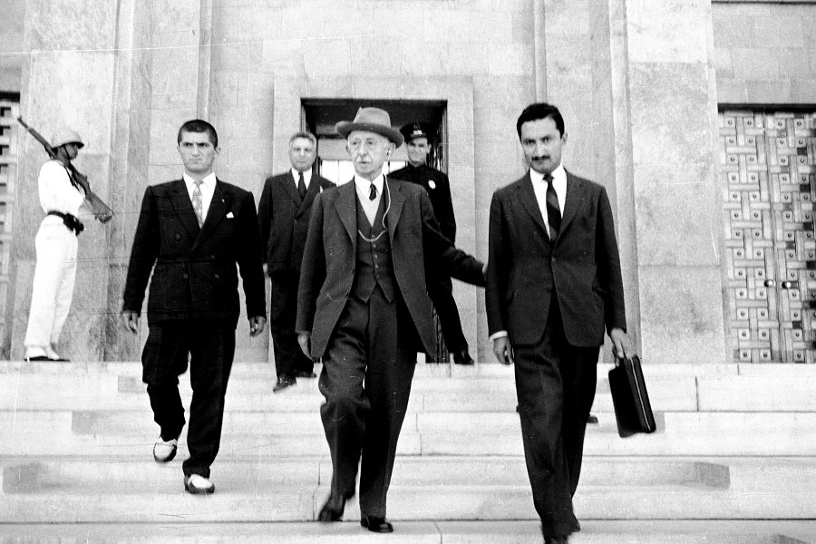 CHP'de İsmet İnönü - Bülent Ecevit Ayrışması ve Türk Siyasetinde Yapısal Dönüşüm (1965-1973)