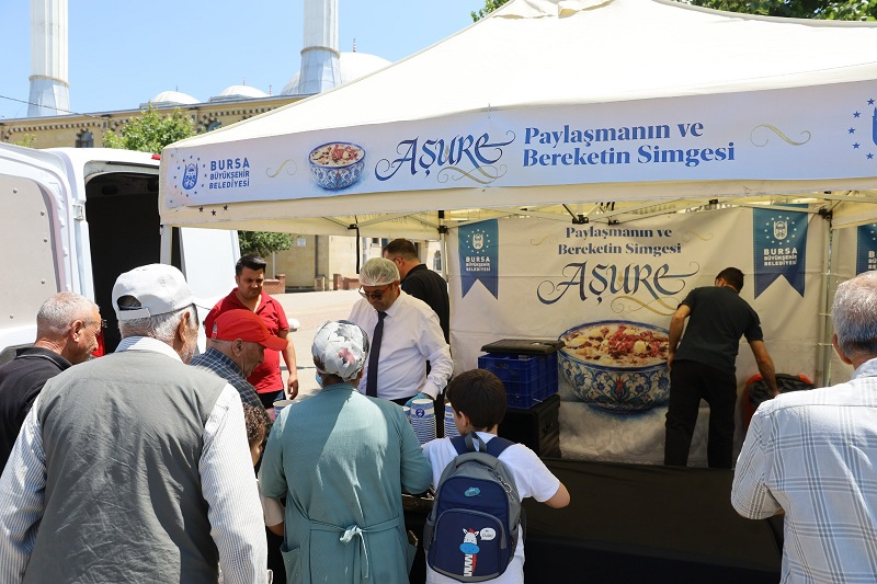 Aşure Geleneği Şirinevler'de Yaşatıldı