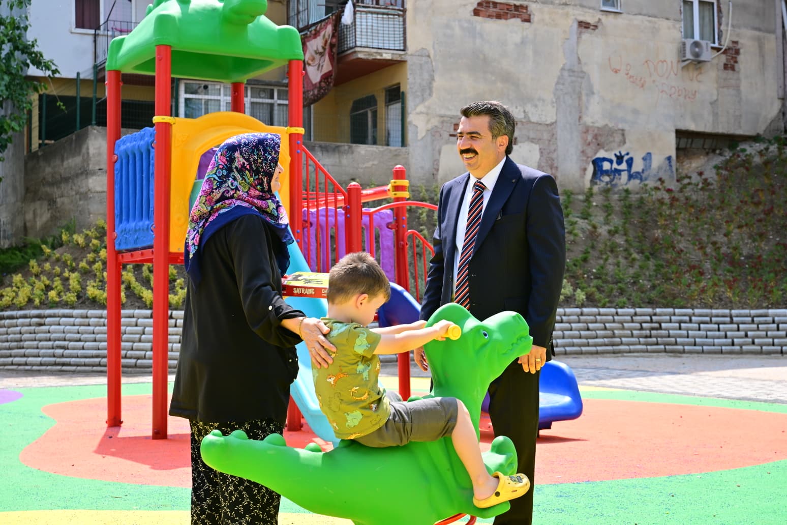 Yıldırım'da Parklara Yaz  Bakımı