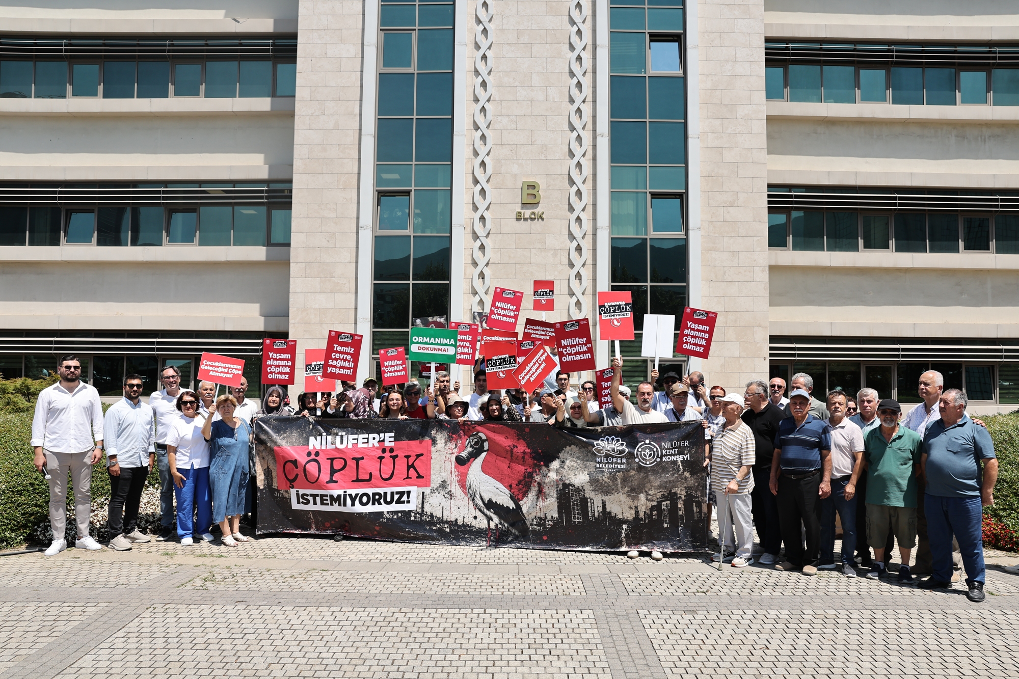 Katı Atık Tesisine Karşı 5 binden Fazla İmza Büyükşehir’e Teslim Edildi