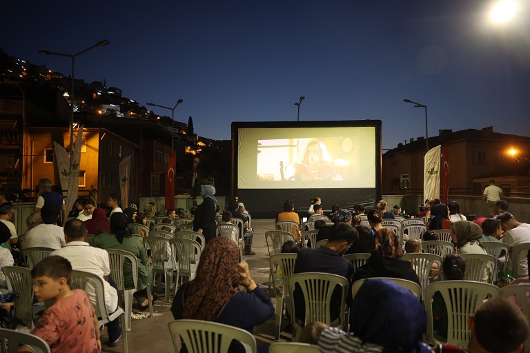 Mollafenari’de Sinema Perdesi Çocuklar İçin Açıldı