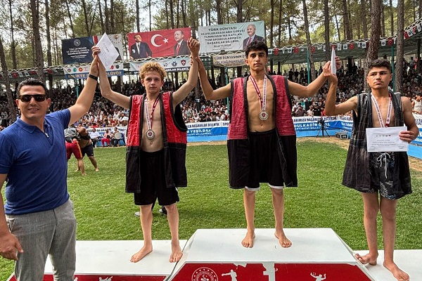 Büyükşehir Belediyesporlu Güreşçilerden 8 Madalya, 2 Kupa