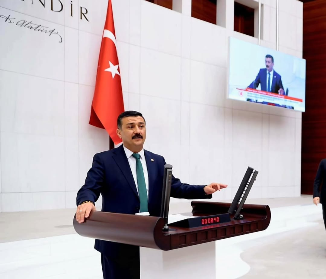 Okullar İktidar Siyasetinin Kürsüsü Değildir!