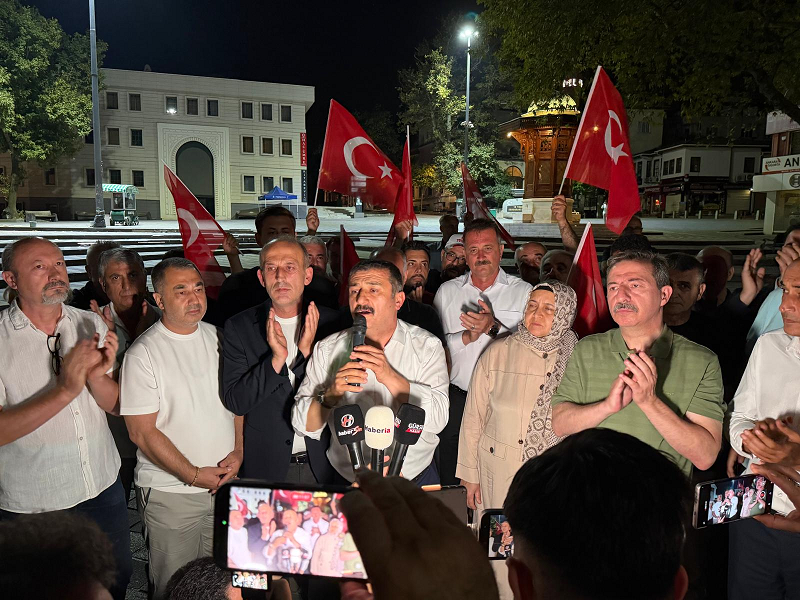 Selçuk Türkoğlu Bursa'da Sevgi Gösterileri İle Karşılandı