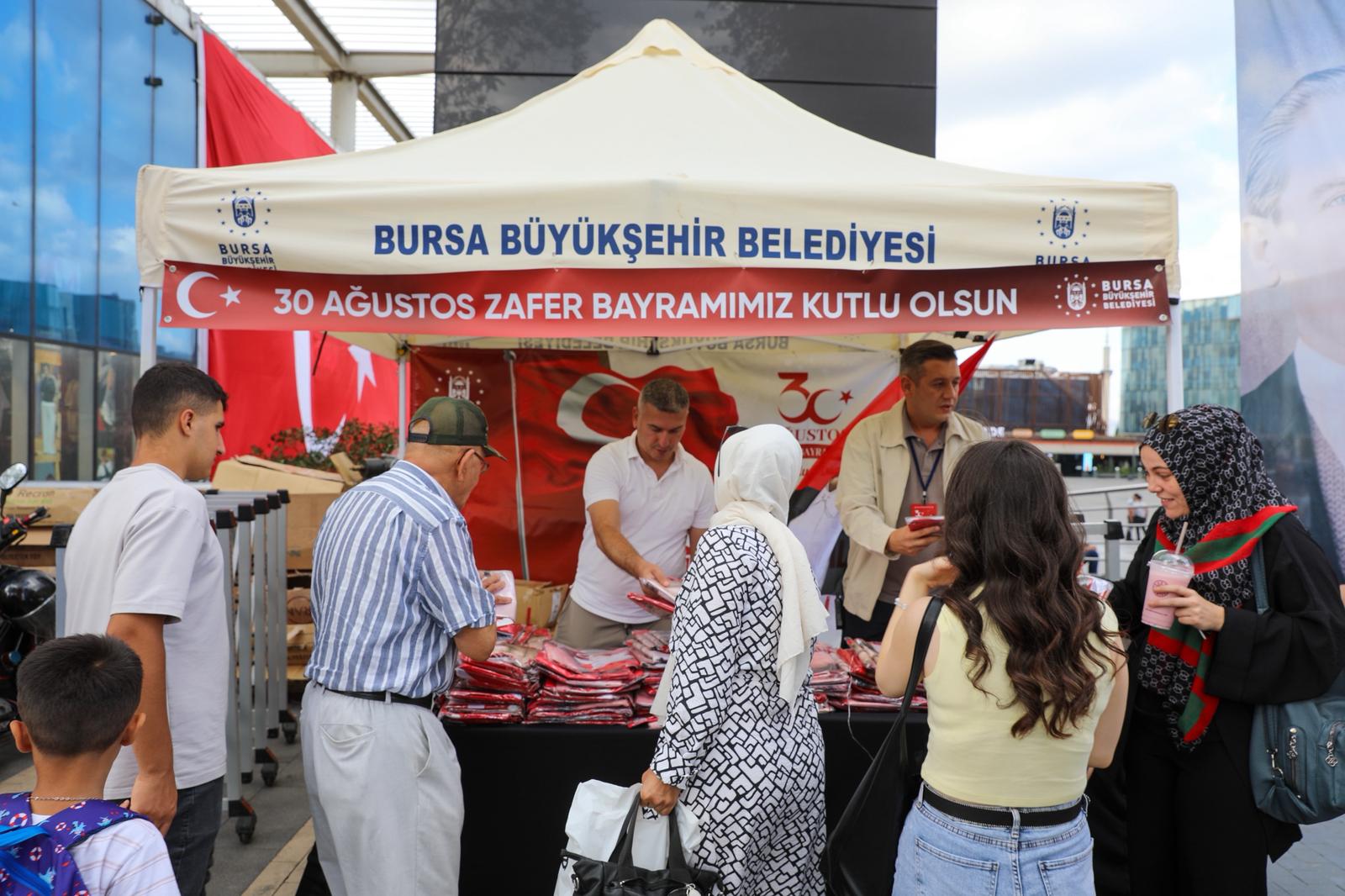 Bursa'da Zafer Coşkusu Ay Yıldız İle Taçlandı