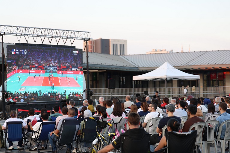 Osmangazi Meydanı’nda Filenin Sultanları Coşkusu